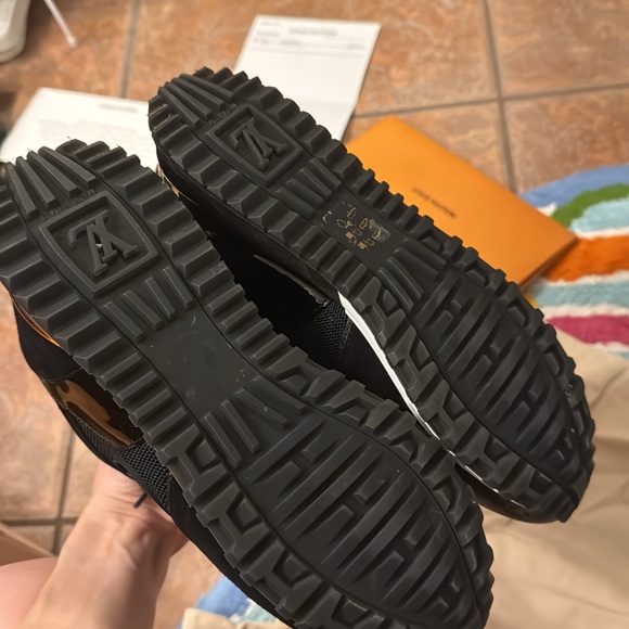 Louis Vuitton runaway sneaker
Size 6.5
Made in Italy - Picture 9 of 9